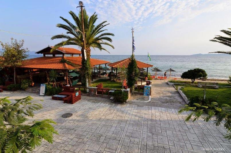 Mangoseaview Home1 Nea Roda Exterior photo